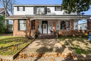 Building Photo - 817 College St