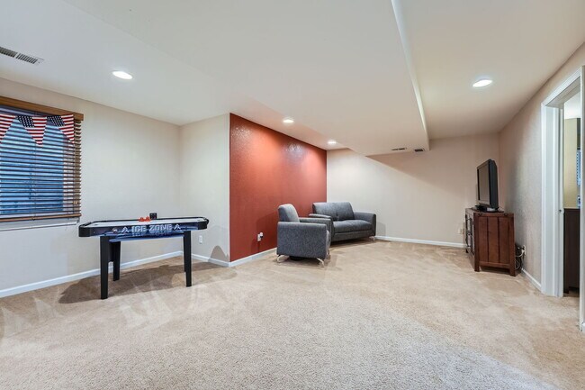 Building Photo - 16352 Parkside Dr