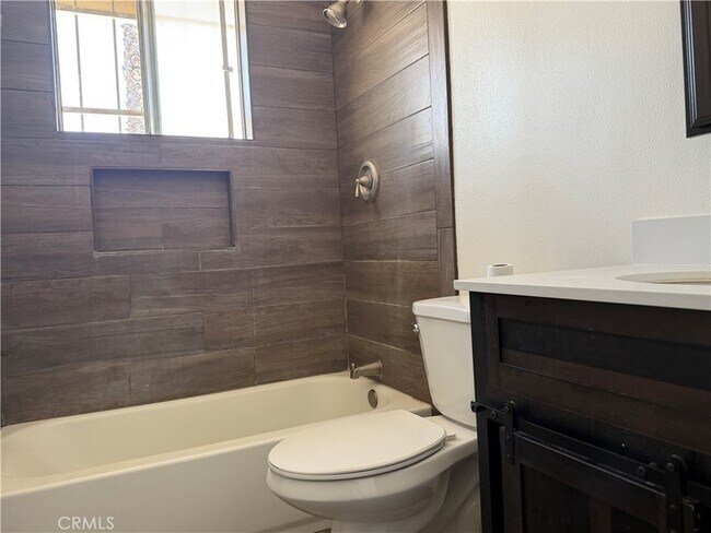 Building Photo - 313 W 44th St