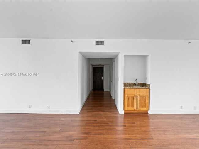 Building Photo - 1541 Brickell Ave