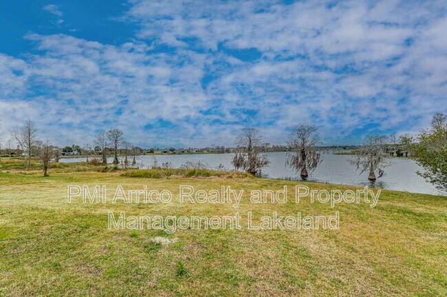 Building Photo - 2609 Village Lakes Blvd