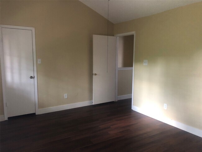 Building Photo - 9308 Westwood Village Dr