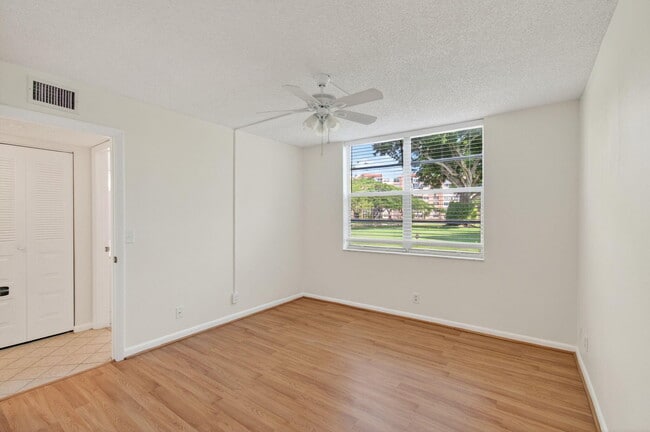 Building Photo - 26 Abbey Ln