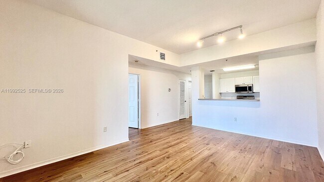 Building Photo - 1203 Town Center Dr