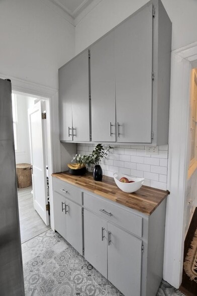 Building Photo - 2134 16th Ave S