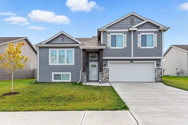 Building Photo - Near Lake Flanagan