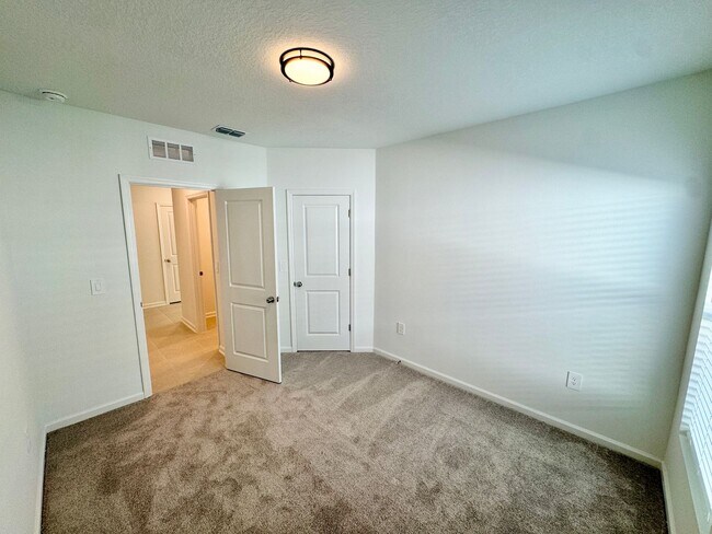 Building Photo - Be the First to Live Here | Stunning New Construction Home in Hidden Ridge