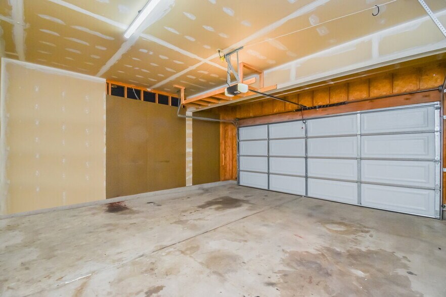 Building Photo - 8633 Bellcove Cir