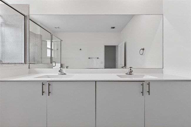 Building Photo - 2662 SE 10th St