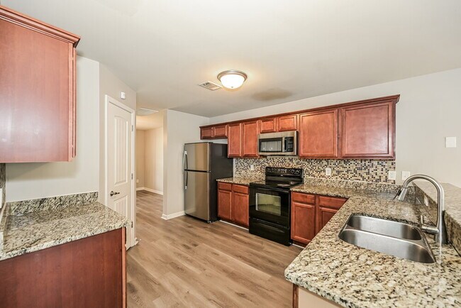 Building Photo - 167 Lyndhurst Dr