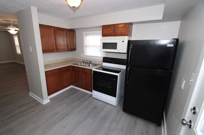 Building Photo - Quaint 2 Bedroom 1 Bathroom Ranch