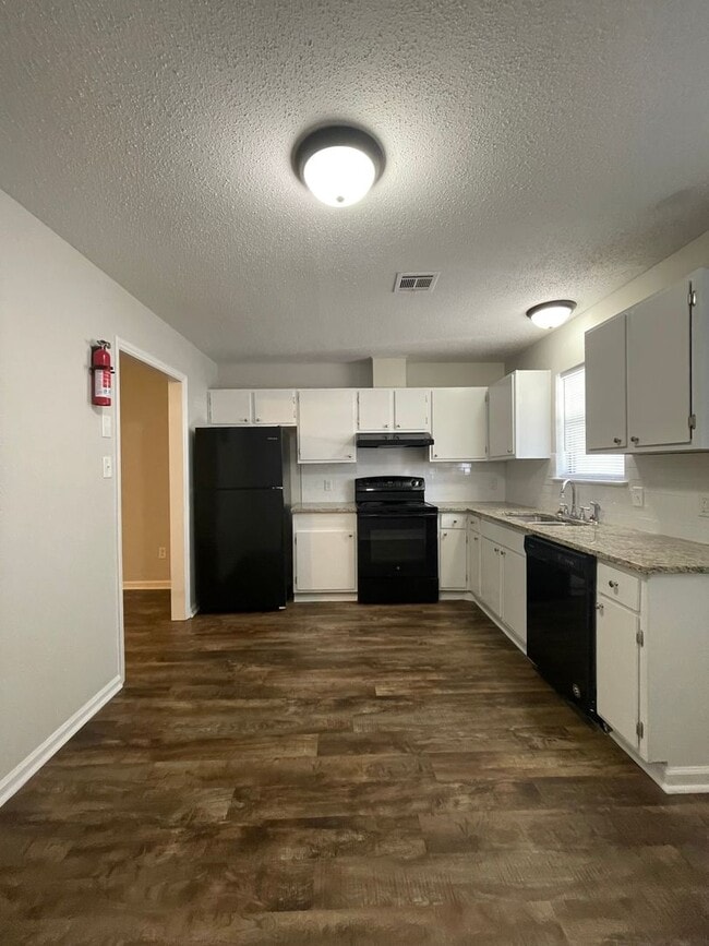 Building Photo - 103 Cedar Ct