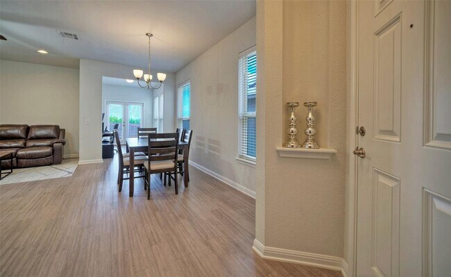 Building Photo - 913 Fortrose Ter