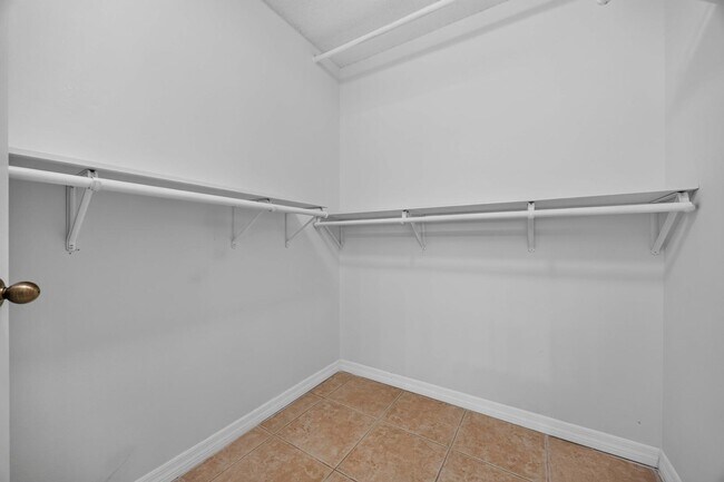 Building Photo - 2364 Paulette Dr