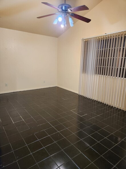 Large Rooms - 544 Multy Ct