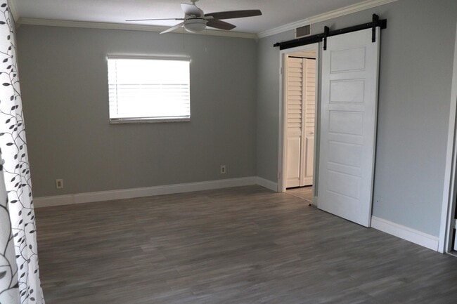 Building Photo - 147 Valencia Blvd