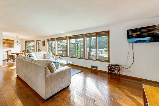 Building Photo - 902 Paiute Pl