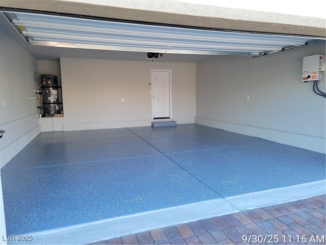 Building Photo - 8671 Luxuriant Ave