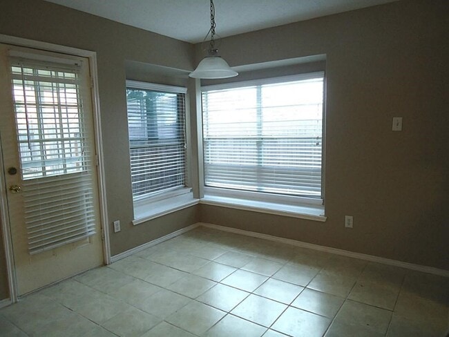 Building Photo - 11047 KNOBBLEY Oak Ct