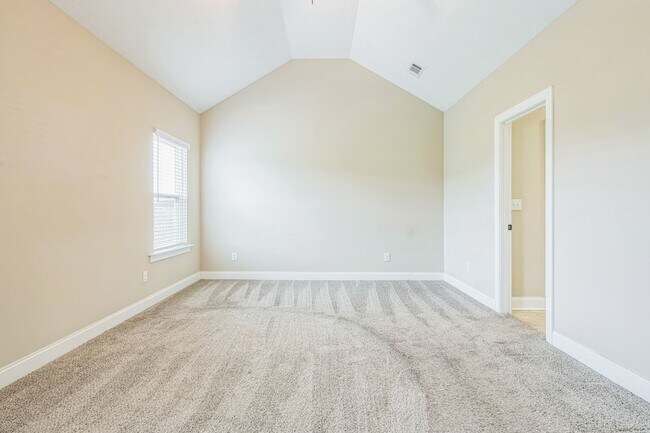 Building Photo - Charming 3BR House in Warrenville