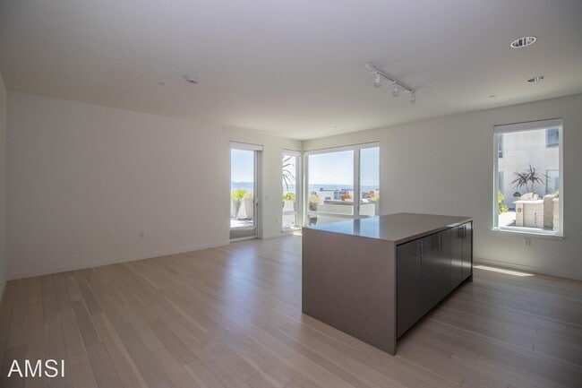 Building Photo - 2 br, 2 bath House - 52 Innes Ct #201