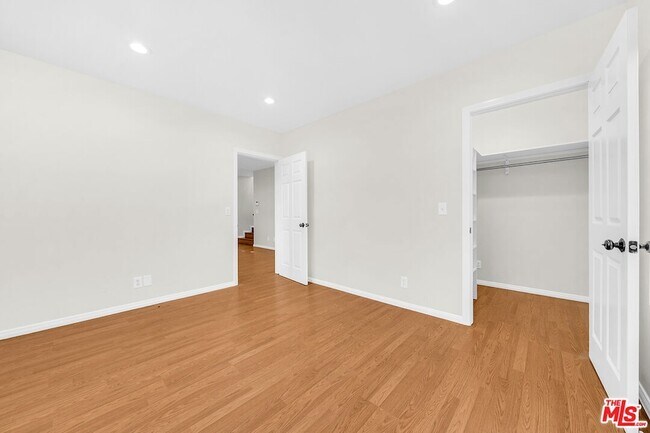 Building Photo - 743 N Las Palmas Ave