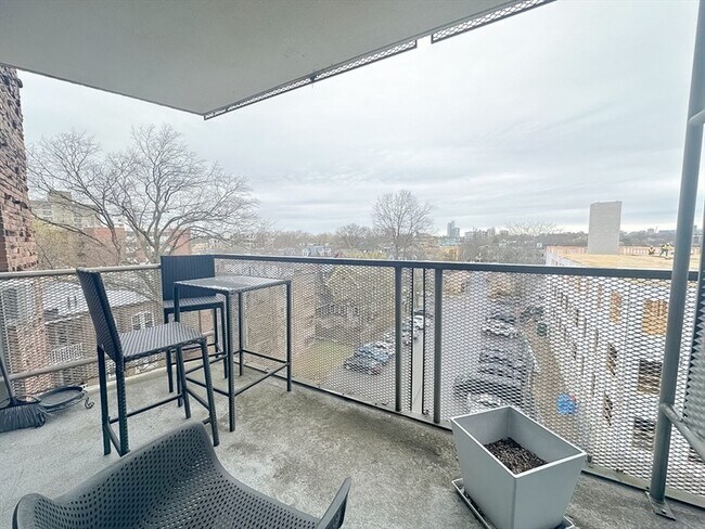 Building Photo - 19 Winchester St