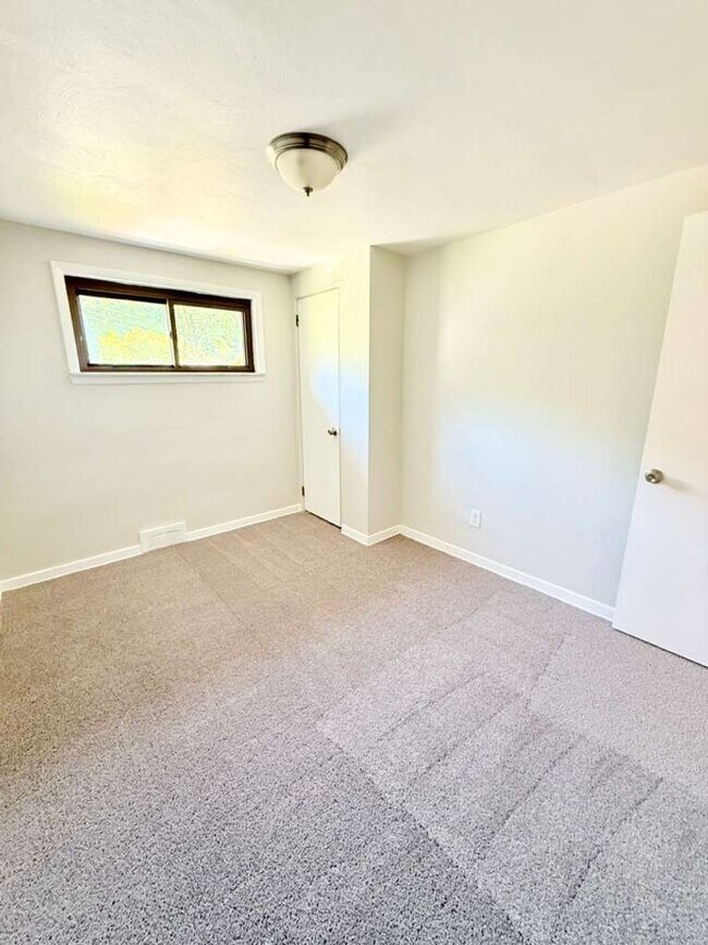 Building Photo - Fabulous 3 bed 1 bath House in Penn Hills