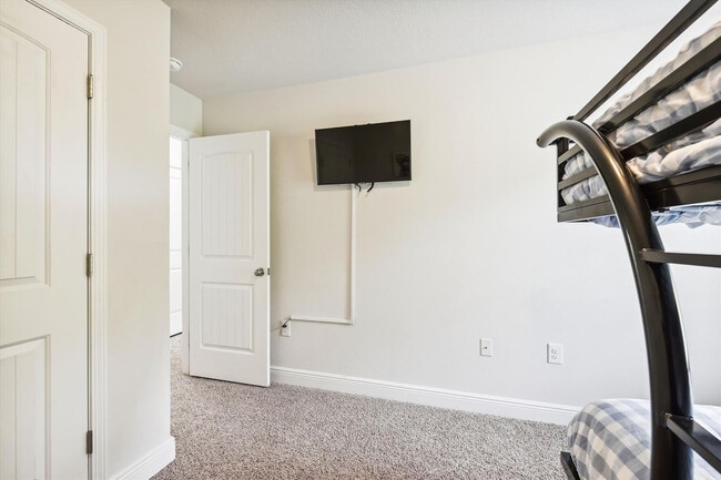 Building Photo - 7664 Shadow Lake Dr