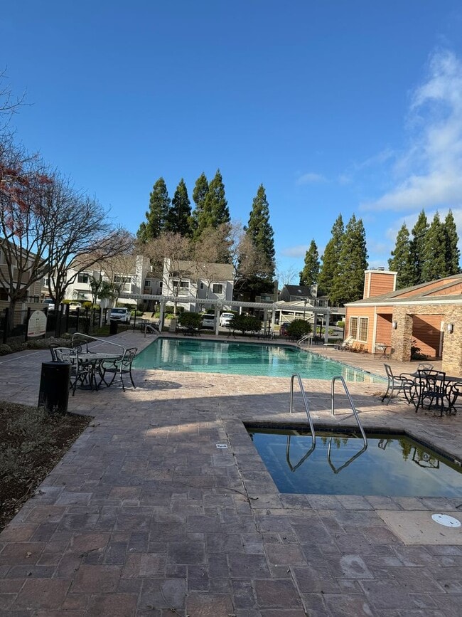 Building Photo - 164 Eastridge Dr