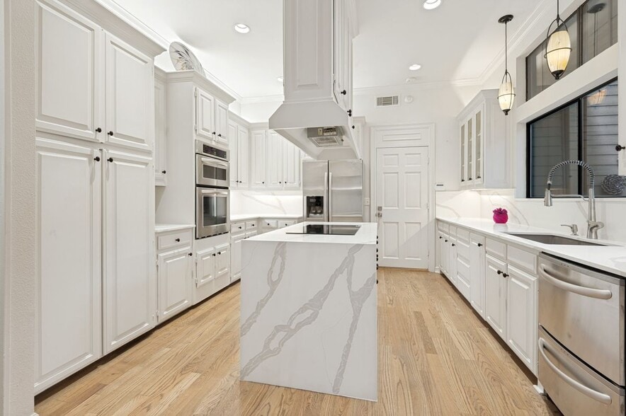 Building Photo - 6908 Hill Park Dr