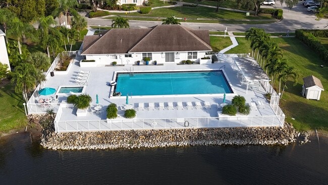 Building Photo - 13771 Oneida Dr