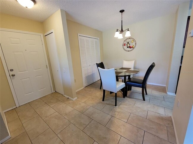 Building Photo - 3705 SW 27th St