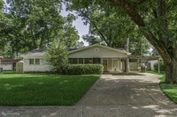 Building Photo - 1602 San Saba St