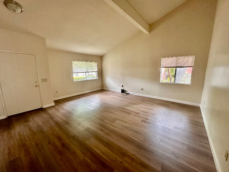 Building Photo - 1210 Caren Rd