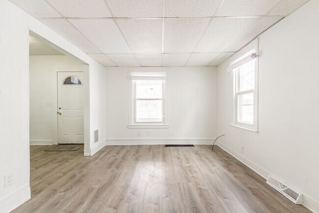 Building Photo - Spacious Rochester 3-Bedroom Home with Enclosed Porch + Backyard