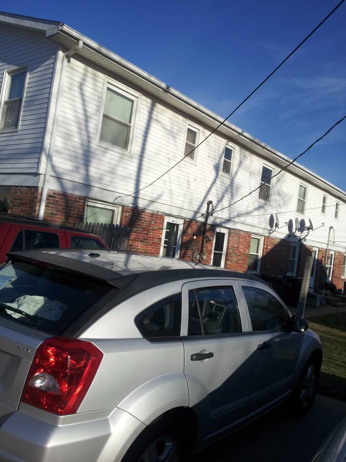 Building Photo - 911 Hillside Dr