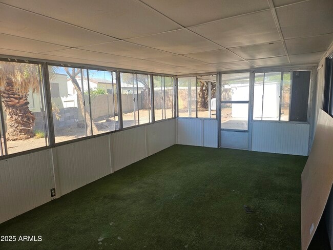 Building Photo - 901 S 95th St