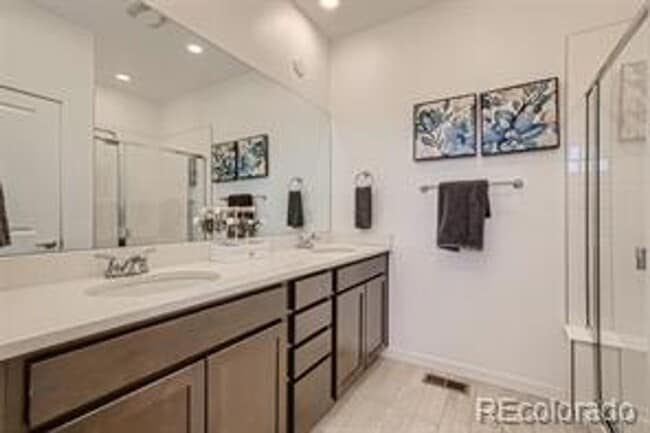 Building Photo - Recently Built Townhome in Hot Midtown!