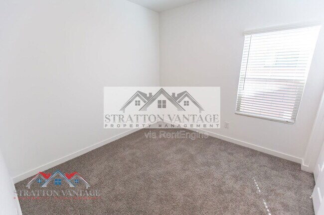 Building Photo - 7439 S 76th Dr