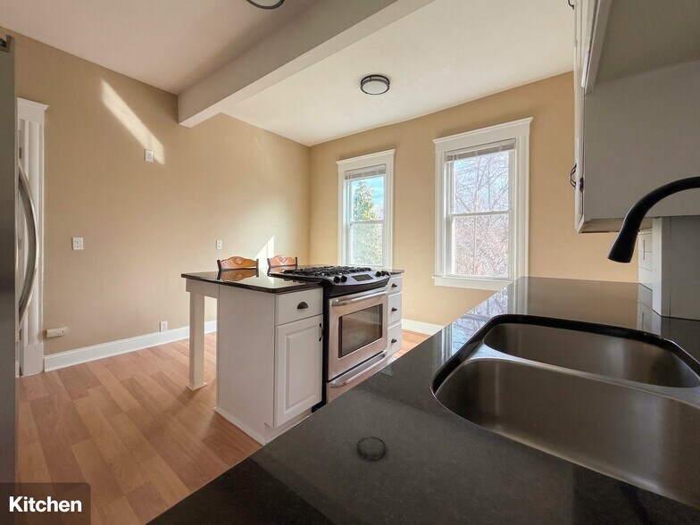 Kitchen - 2613 Bryant Ave S