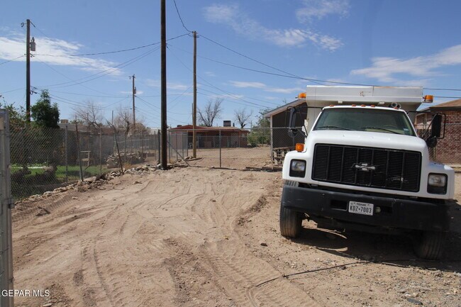 Building Photo - 9145 Begonia Pl