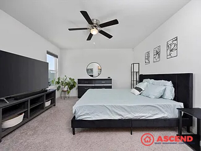 Building Photo - Stunning 4 Bedroom in Southwest Bakersfield!