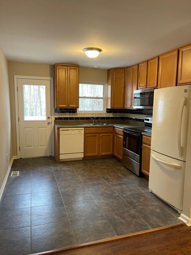 Building Photo - Duplex in Douglasville