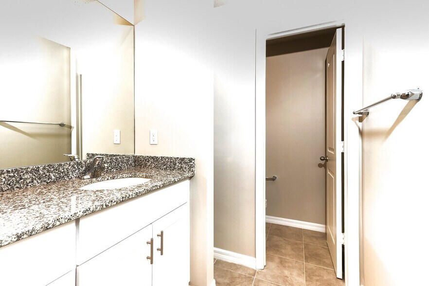Building Photo - 3557 San Bernardino Way