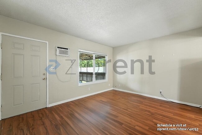 Building Photo - 132 W 18th St