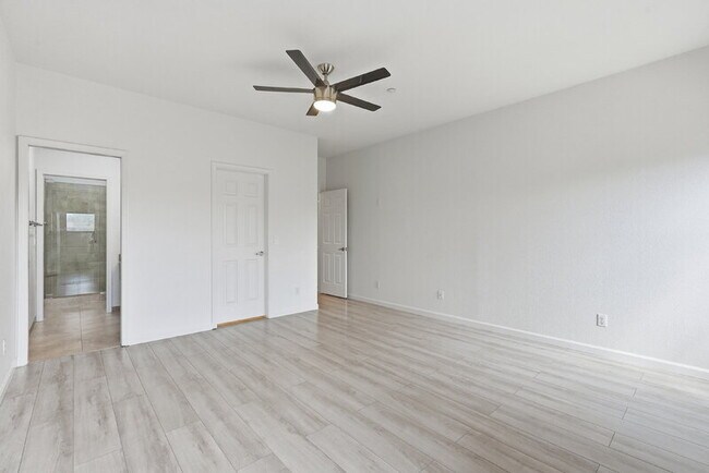 Building Photo - 7500 E Deer Valley Rd