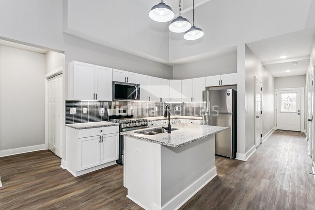 Building Photo - 1342-1342 S 143rd St E