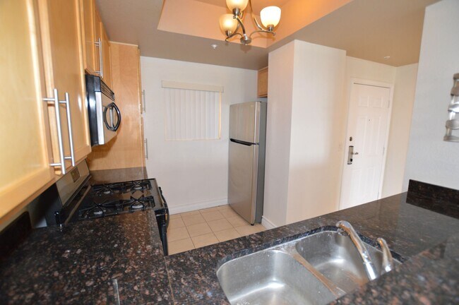 Building Photo - 270 E Flamingo Rd