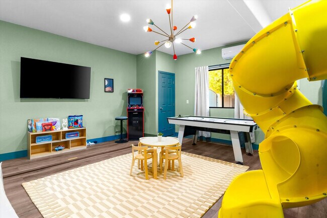 Building Photo - 5604 E Beverly Ln